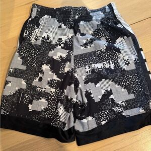 Nike Black & White Graphic Athletic Shorts Size L youth